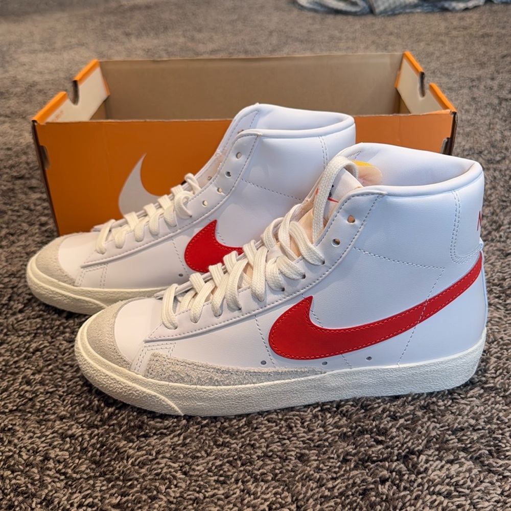 NEW Nike Blazer Mid 77